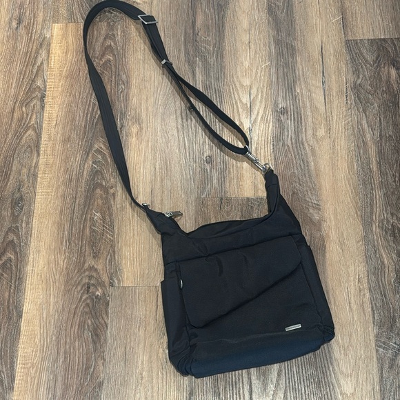 Travelon black anti-theft messenger crossbody bag like new black - Picture 1 of 12